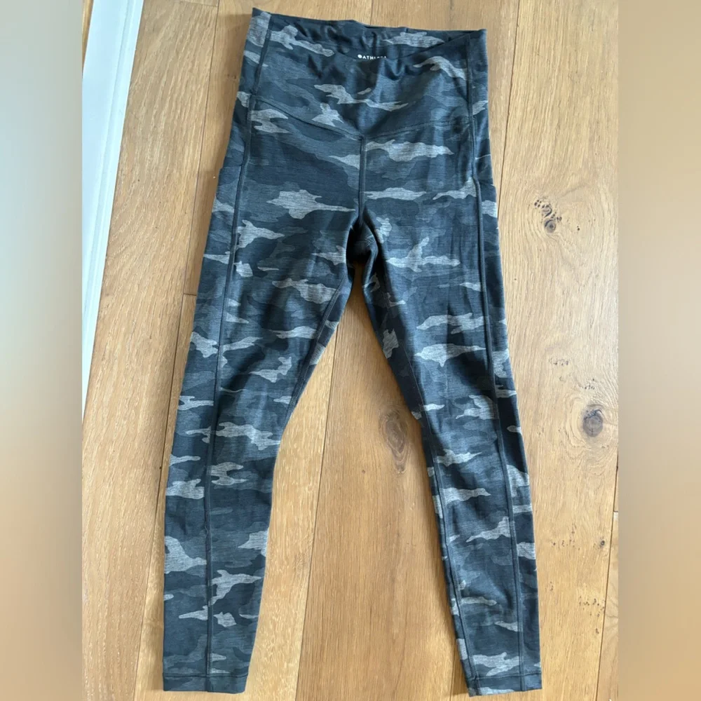 Athleta ultimate camo 7/8 leggings. Size XS. - Picture 1 of 2